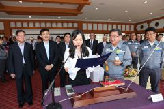山东海运两艘超大型全冷式液化石油气运输船同时举行命名仪式