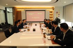 青岛橡胶谷集团与青岛国际航运中心联合党委共同推进党建工作进行座谈交流